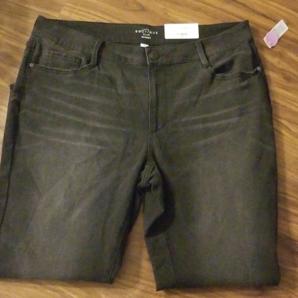 🍃🌺BUYONEGETONE $5 Black Sequins Jeans🌺🍃 - Picture 2 of 8